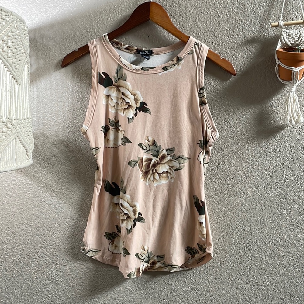 Rue 21 tank